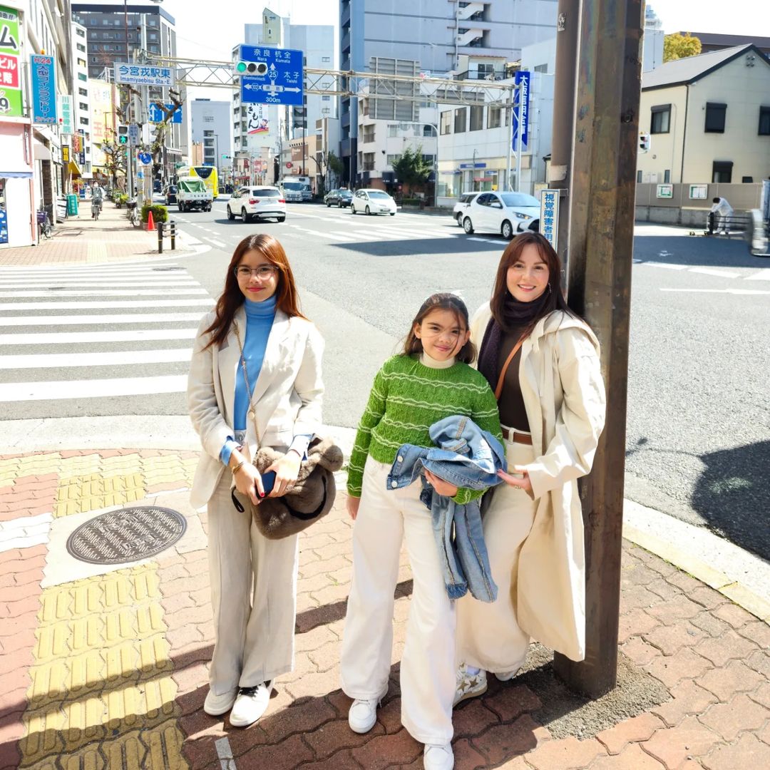 chesca kramer kendra kramer scarlett kramer in japan white outfits