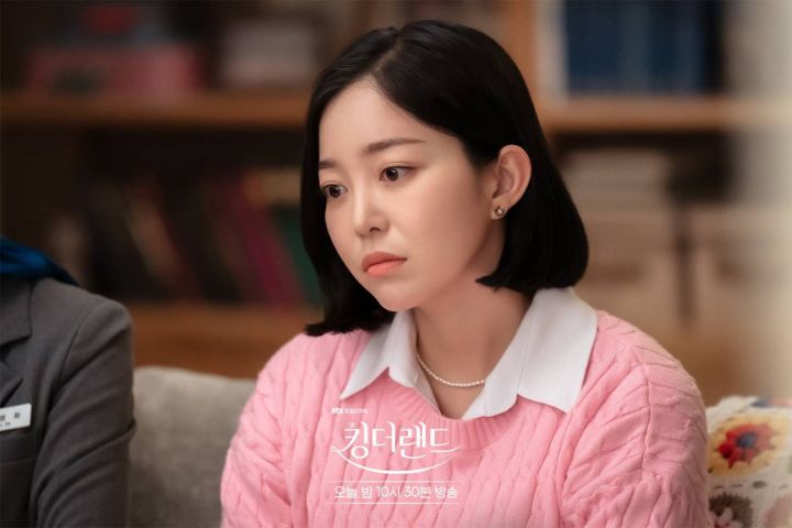 Kim Ga Eun in Netflix's K-drama 'King the Land'