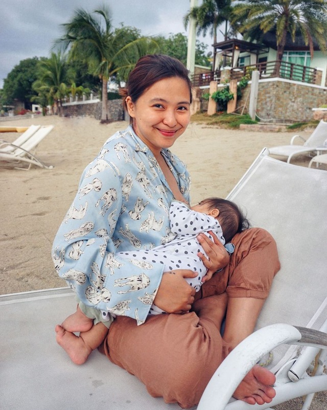 Joyce Pring breastfeeding
