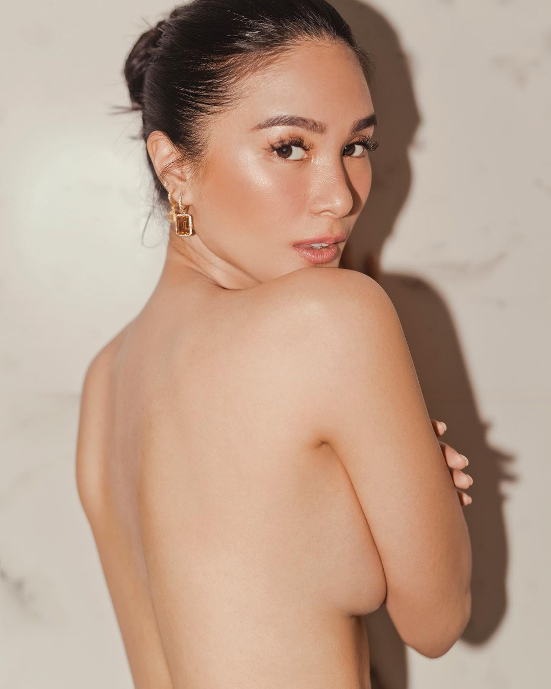 Filipina Celebrities With Classy Topless Photos