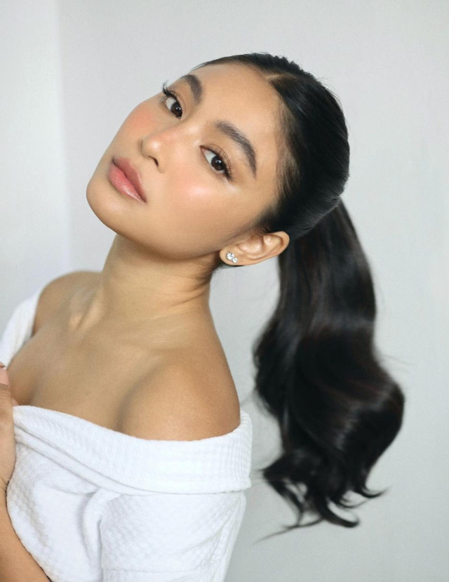 Nadine Lustre wearing the clean girl makeup aesthetic