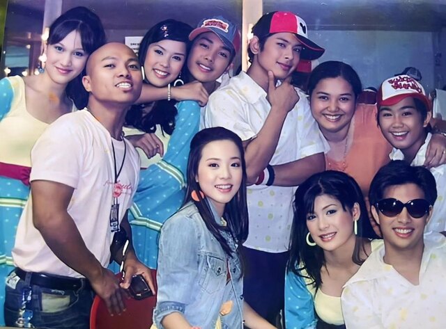 Joross Gamboa uploaded a photo with Sandara Park along with other Star Circle Quest batchmates