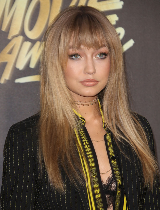 Gigi Hadid Gets Bangs Looks Gorgeous Af Cosmoph 1118