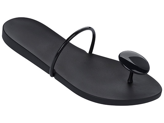Summer-Ready Slippers And Sandals For The Minimalist Gal