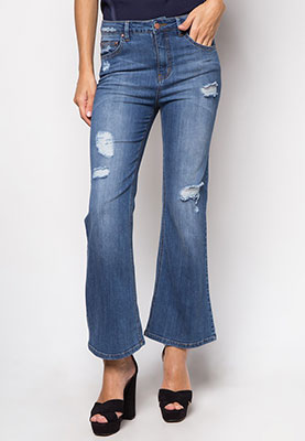 8 Non-Skinny Denim Jeans That Are Comfy AF