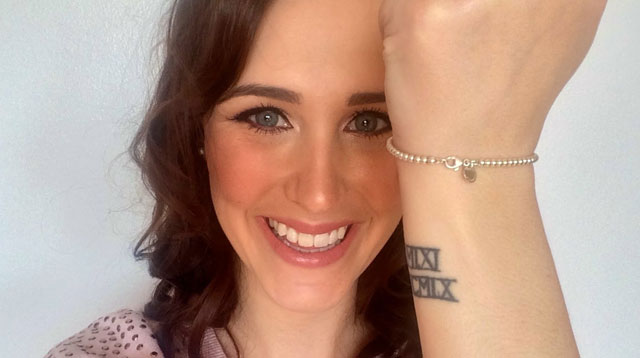 This Simple Trick for Putting On a Clasp Bracelet By Yourself Is Genius