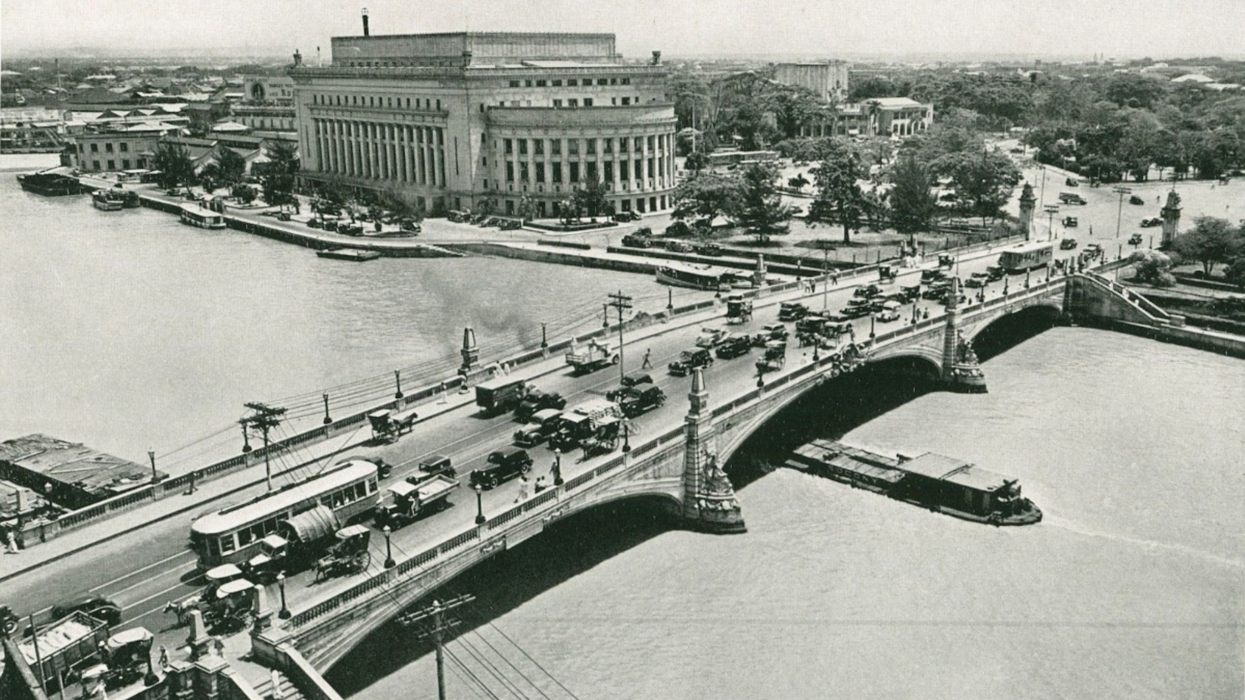 Meaning Behind the Four La Madres on Jones Bridge