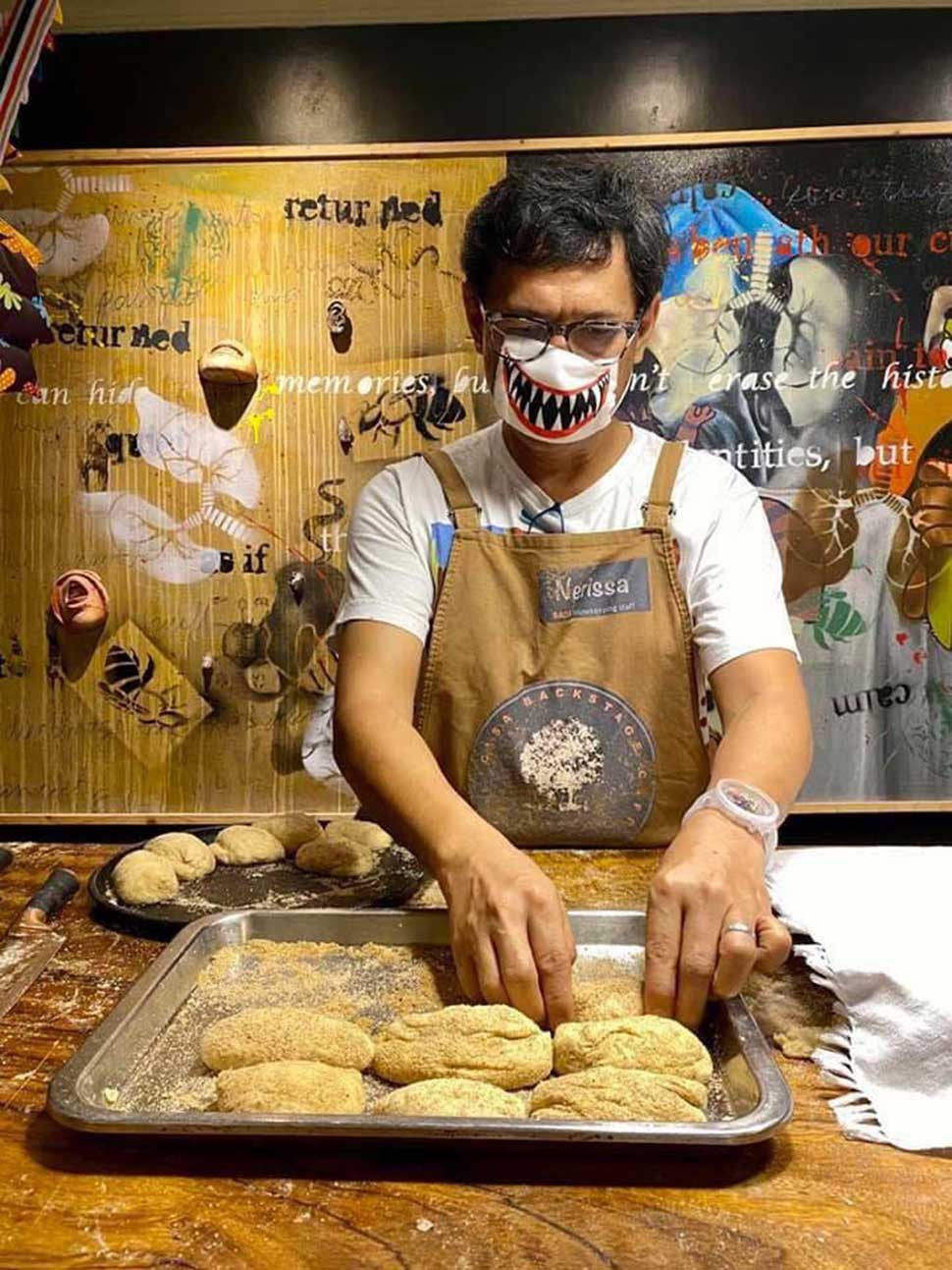 Artists Coke Bolipata, Elmer and Plet Borlongan Bake Pandesal for ...