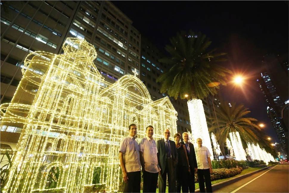 A Timeline Of All The Fascinating Light Shows At The Ayala Triangle ...