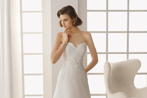What to Expect When Fitting Your Wedding Gown | Bridal Book FN