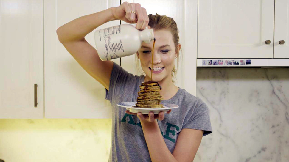Here's Karlie Kloss' Super Easy 3-ingredient Pancake Recipe