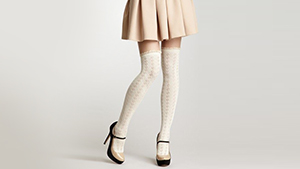 10 Stylish Ideas To Wear Over-the-knee Socks Without Looking Like A School Girl