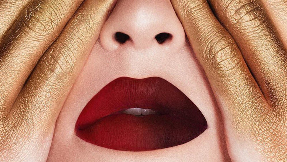 Kylie Jenner Might Be Facing A Lawsuit Over Plagiarized Holiday Lip Kit Images