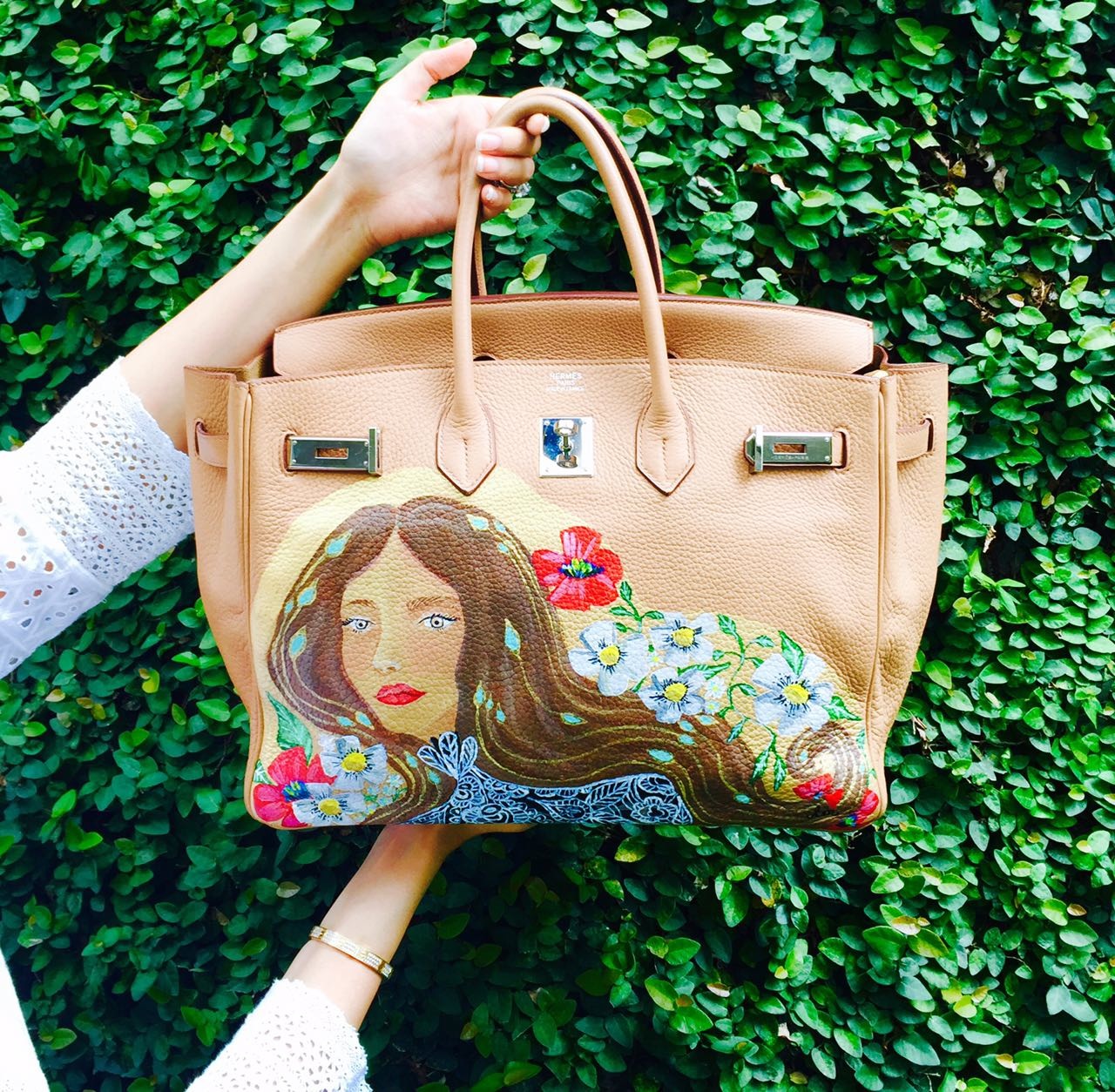 Heart Evangelista paints on Jinkee Pacquiao's Hermès Kelly bag
