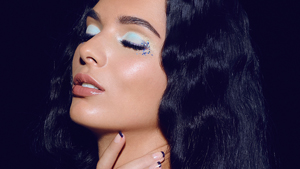 3 Ways To Wear Blue Eye Makeup For The Holidays