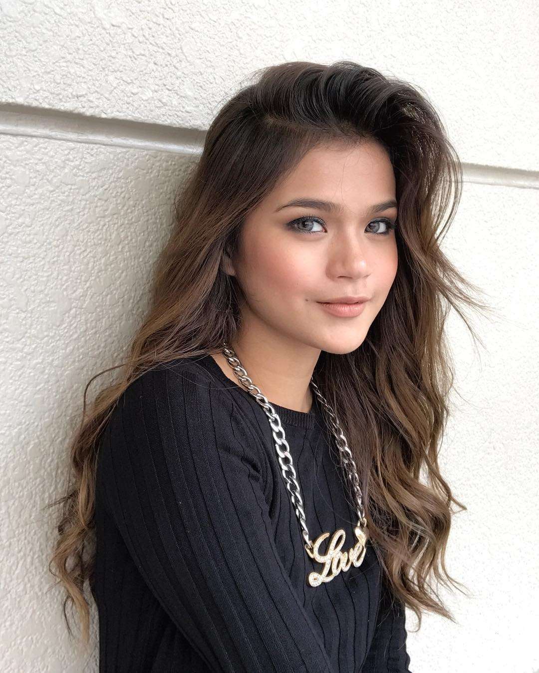 LOTD: Maris Racal Is Making Script Necklaces Cool Again