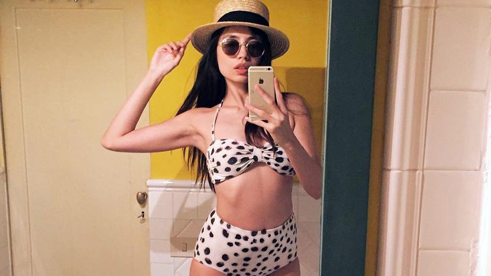 How To Pose In A Swimsuit, According To Your Favorite Instagram Girls