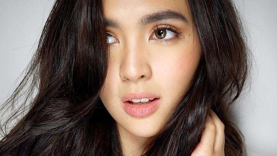 LOTD: Sofia Andres Just Tried the K-Beauty Trend We Can't Stop Wearing