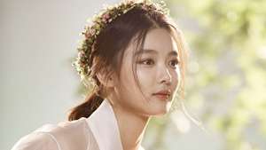You'll Be Surprised By Kim Yoo Jung’s Choice Of A Red Carpet Dress