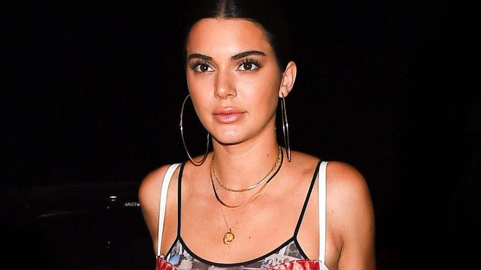 Lotd: Kendall Jenner Wears Two Bras To Create A Crop Top