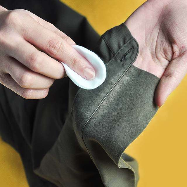 Here's a Quick Hack to Remove Foundation Stains from Your Collar