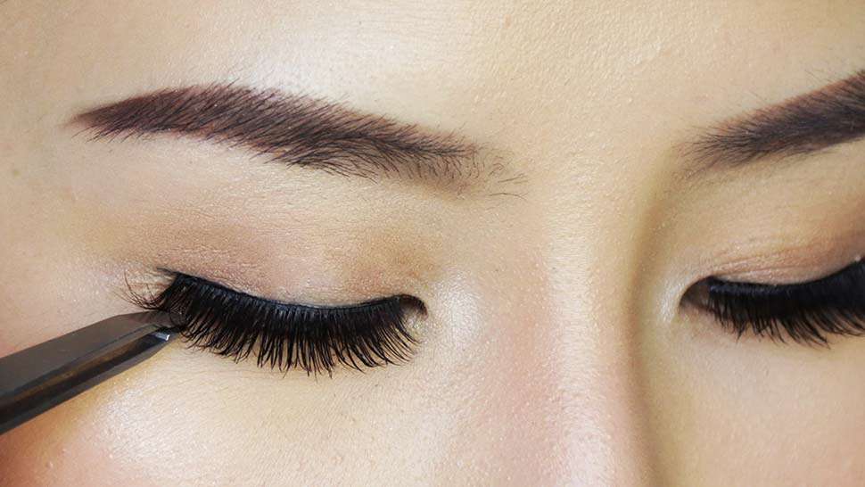 This Is How You Can Properly Reuse Your False Eyelashes