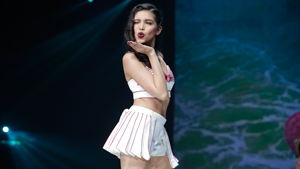 Maine Mendoza Plays The Pin-up Gal At The Bench Underwear Show