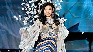 The Internet Is Mad That Ming Xi's Fall At The Vs Fashion Show Was Aired