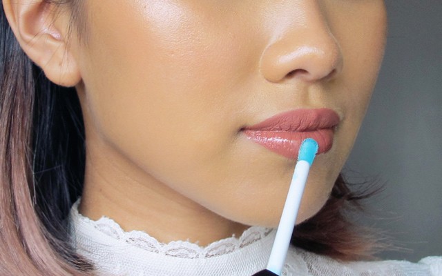 This Blue Lipgloss Will Change Your Lipstick Game