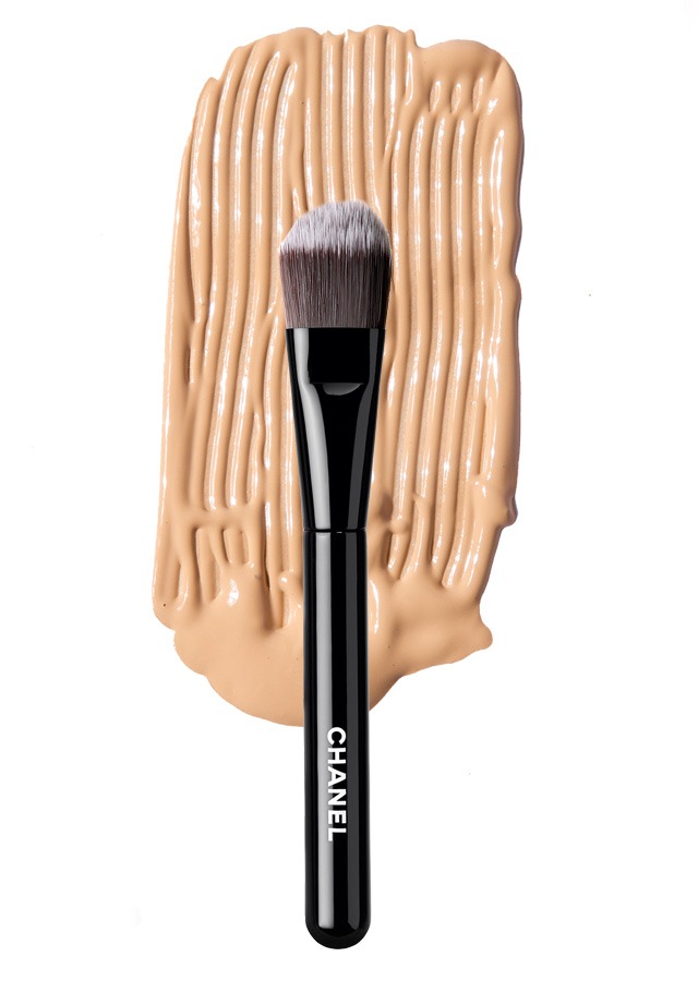 LES PINCEAUX DE CHANEL 2In1 foundation brush fluid and powder n101   CHANEL