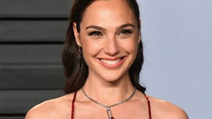 This Is The P350 Lipstick Gal Gadot Is Currently Obsessed With