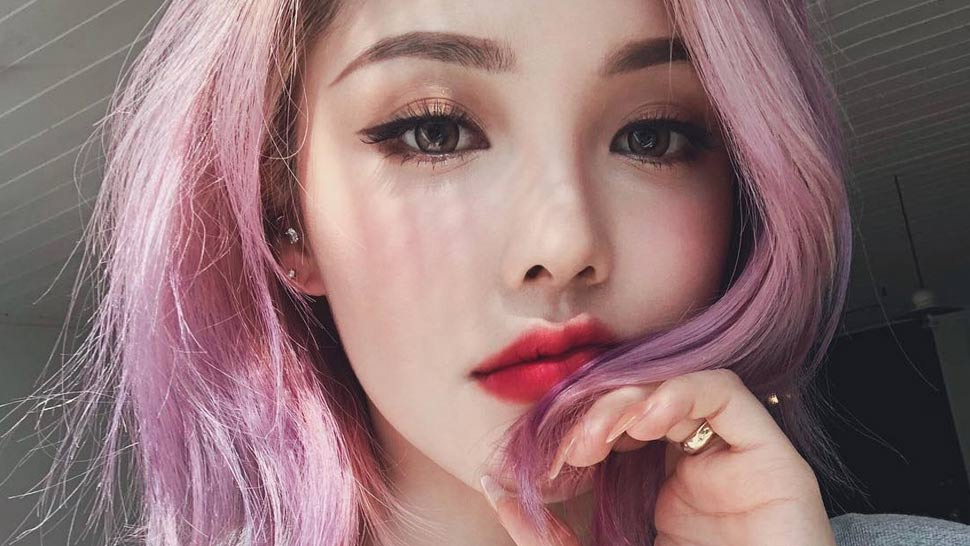This Makeup Artist Uses Green Tea to Achieve Flawless Skin
