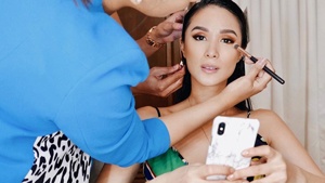 These Are The Phones Your Fave Celebs Use For Their Selfies And Ootds