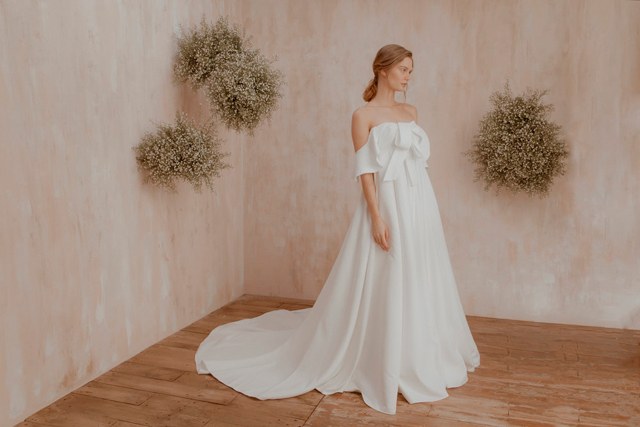 Vania Romoff's Dreamy Bridal Collection Will Make You Want to Say 