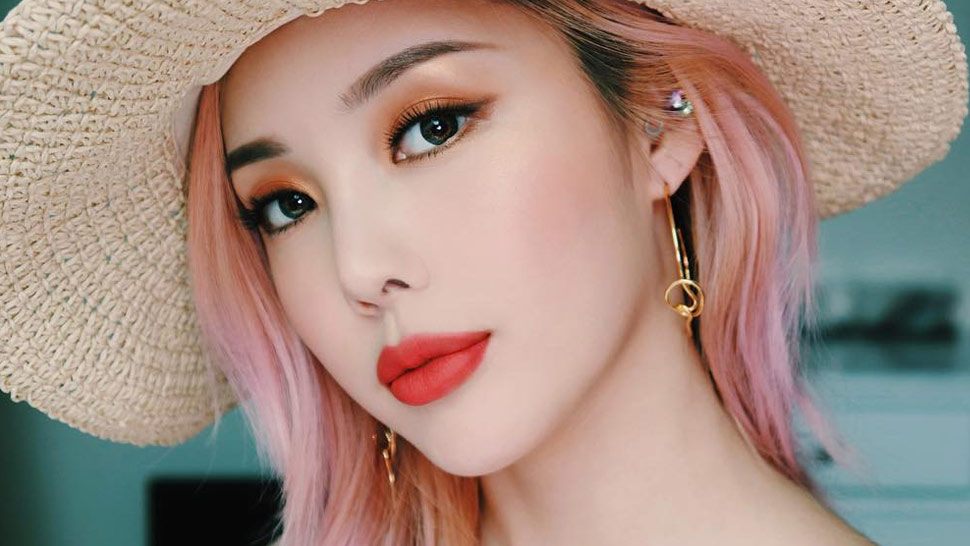 This Korean  Makeup Artist Has a Trick to Make Blush Look 