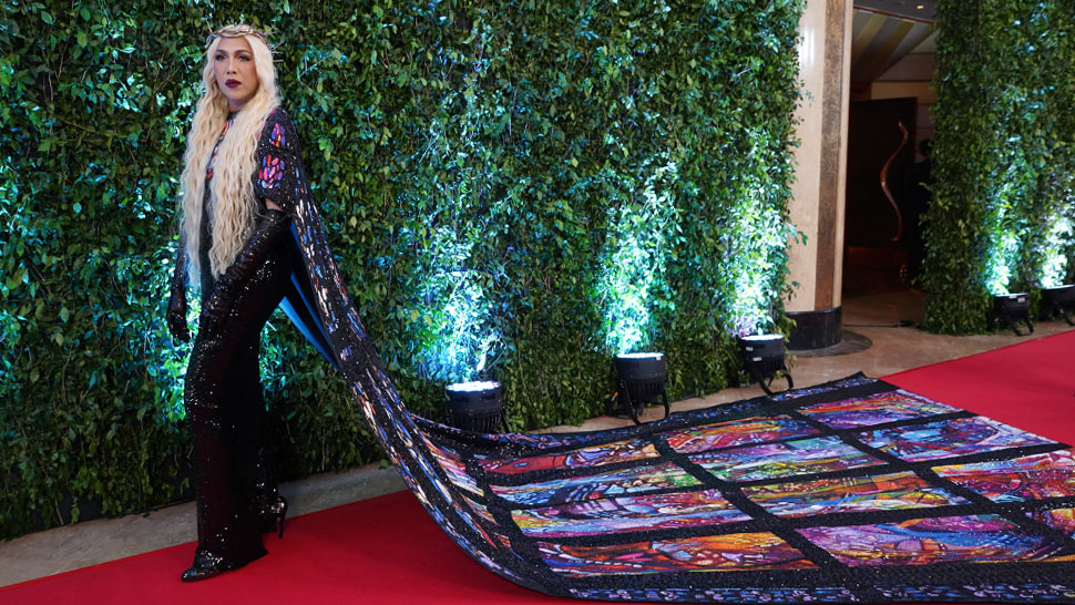 Vice Ganda Wore The Exact Michael Cinco Cape As J. Lo To The Abs-cbn Ball