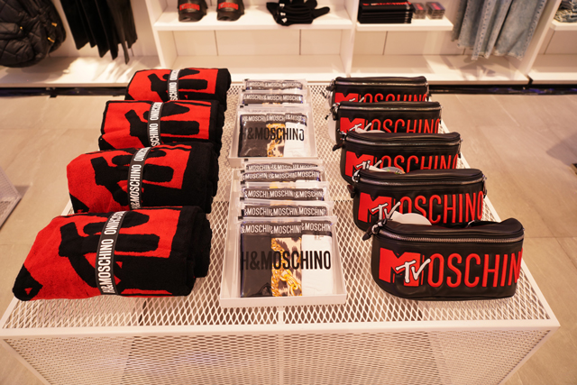 H&m moschino hotsell bum bag