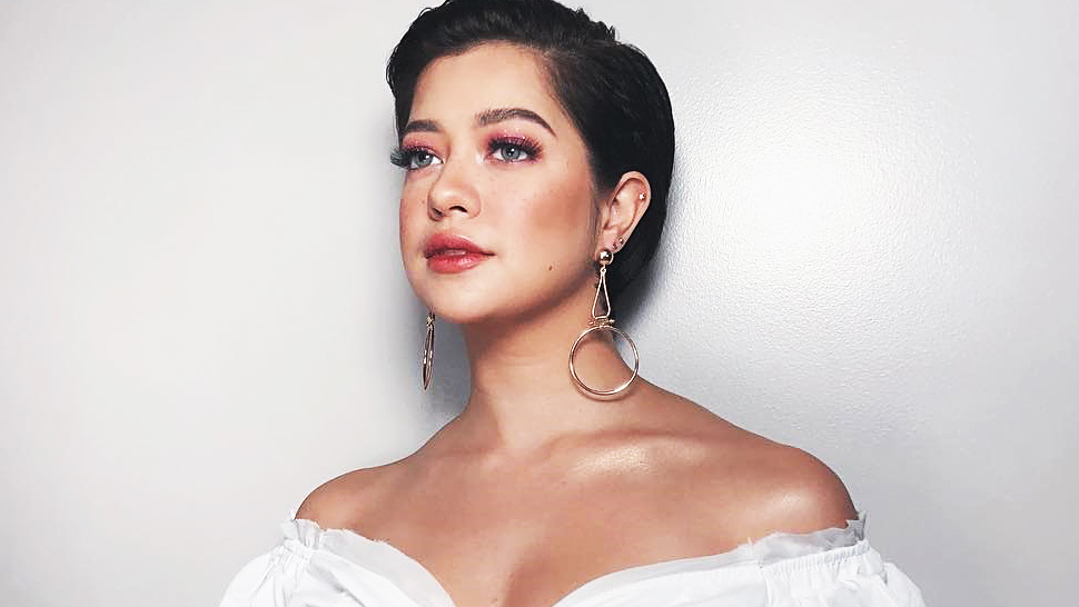 Sue Ramirez Has The Perfect Highlighter Trick For Your Holiday Parties