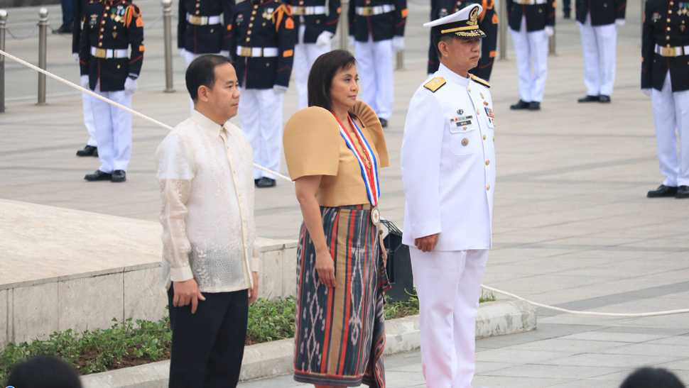 Did Vp Leni Robredo Really Wear An Ifugao Death Blanket As A Skirt?