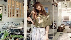 How To Pose With Your Hands On Instagram, According To Sofia Andres