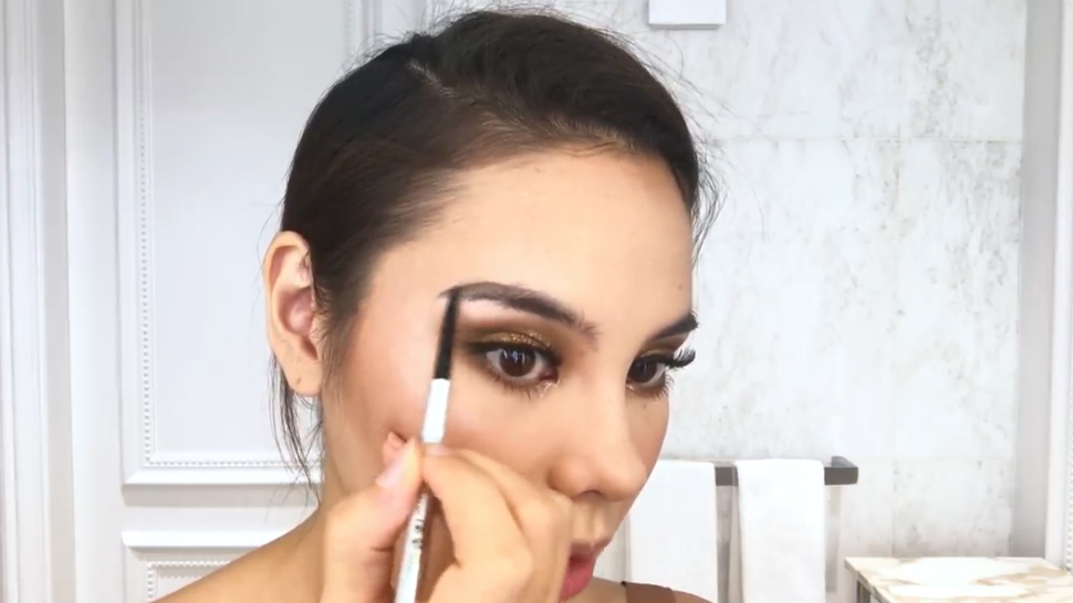 Catriona Gray Shares How She Did Her Miss Universe Makeup On Vogue