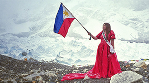 This Pinay Waved The Philippine Flag In A Terno At The Everest Base Camp