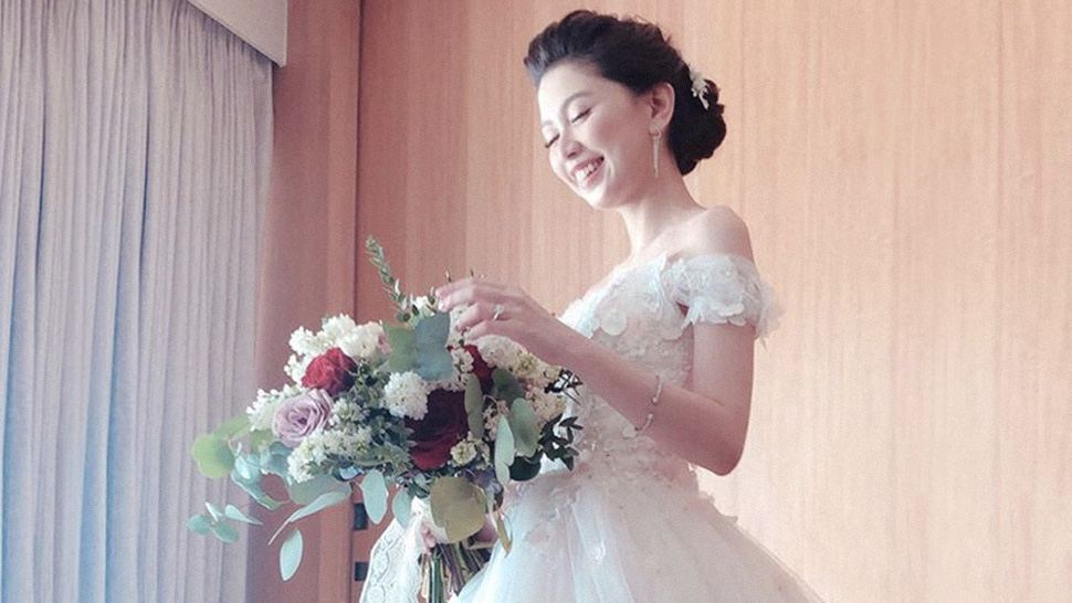 Blogger Crissey Si Was A Gorgeous Floral Bride In Francis Libiran