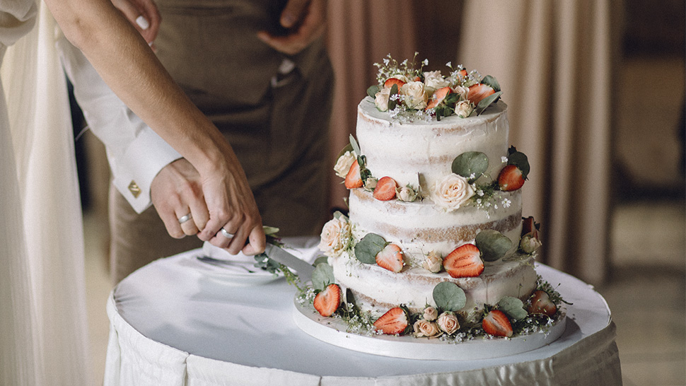 7 Chic Wedding Cake Designs for Timeless Wedding Photos