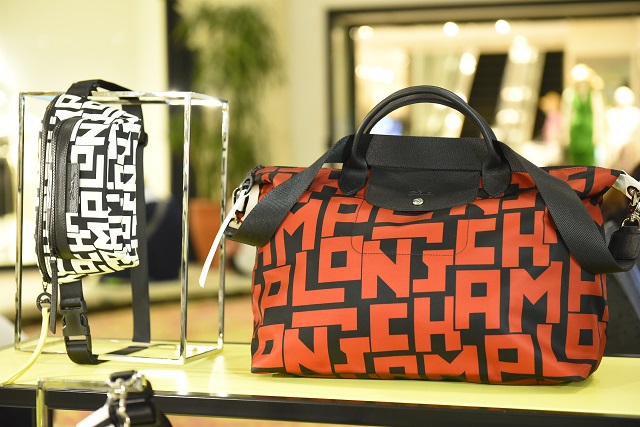Longchamp, Bags, Longchamp Le Pliage Lgp Nylon Cosmetic Pouch Bag Black  Khaki New 9