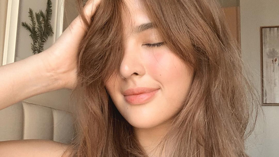 You Won't Be Able To Guess Sofia Andres' Secret To Healthy, Shiny Hair