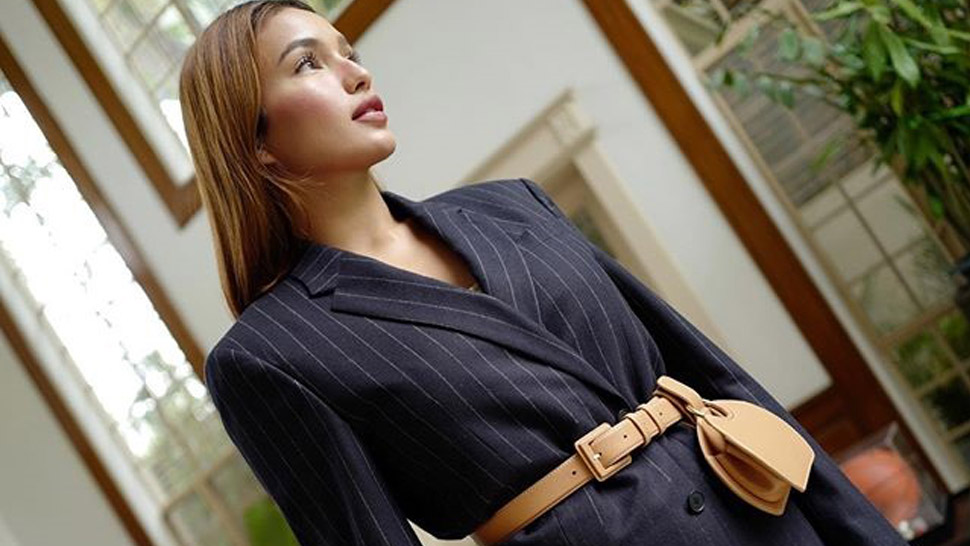 Sarah Lahbati Teaches You How To Wear A Belt Bag To The Office