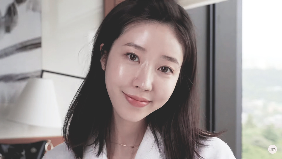 Here's How A Korean Girl Does The "no-makeup" Look