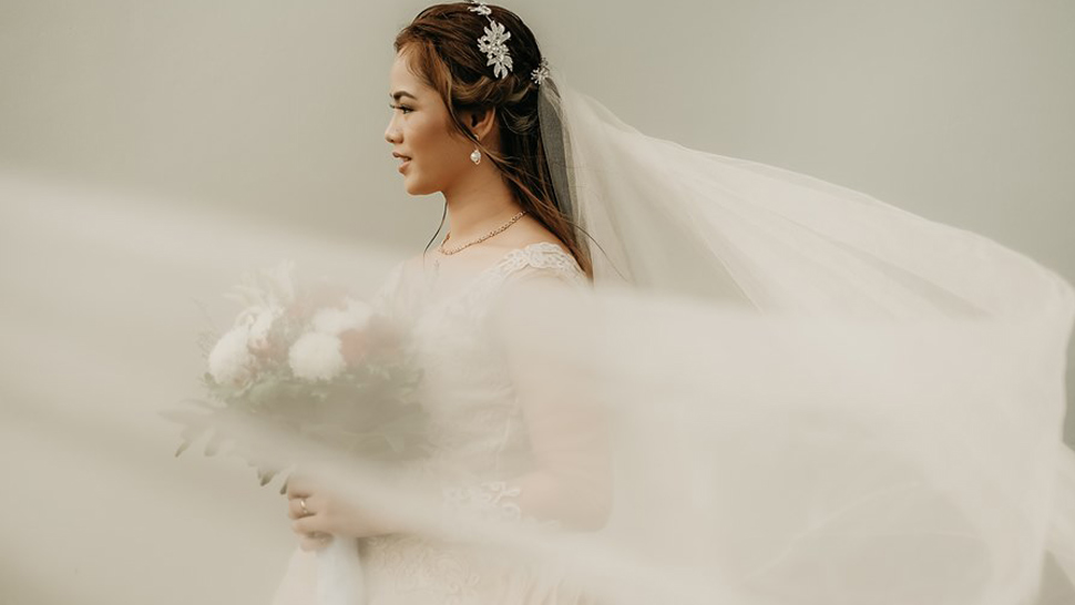 This Bride Lost Her Gown On Her Wedding Day