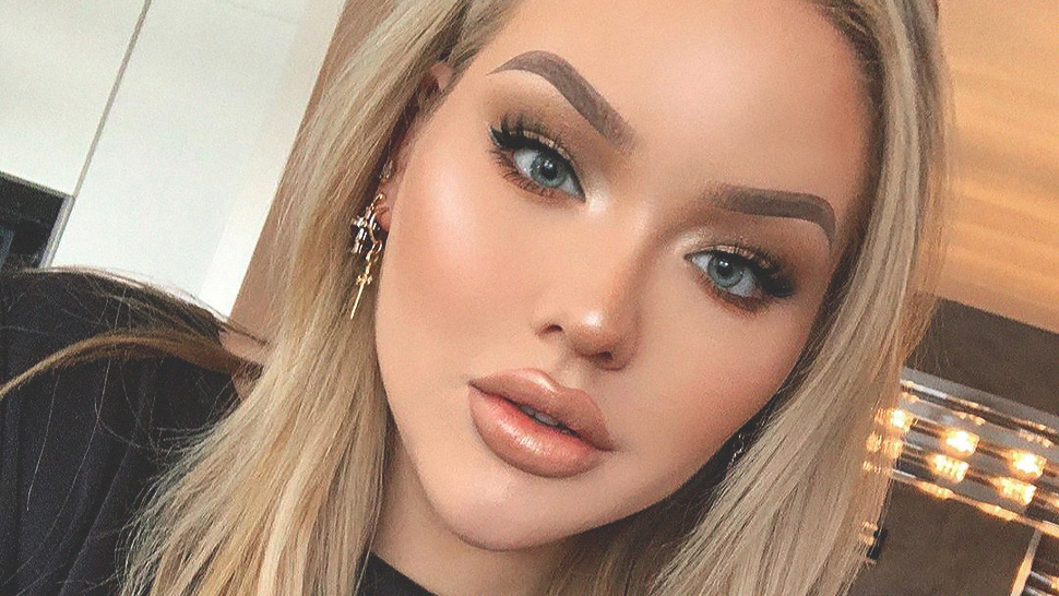 Youtuber Nikkie Tutorials Comes Out As Transgender Woman